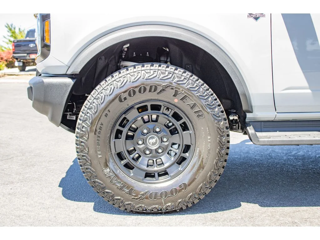 New 2026 AVALANCHE GRAY Ford Outer Banks image 5