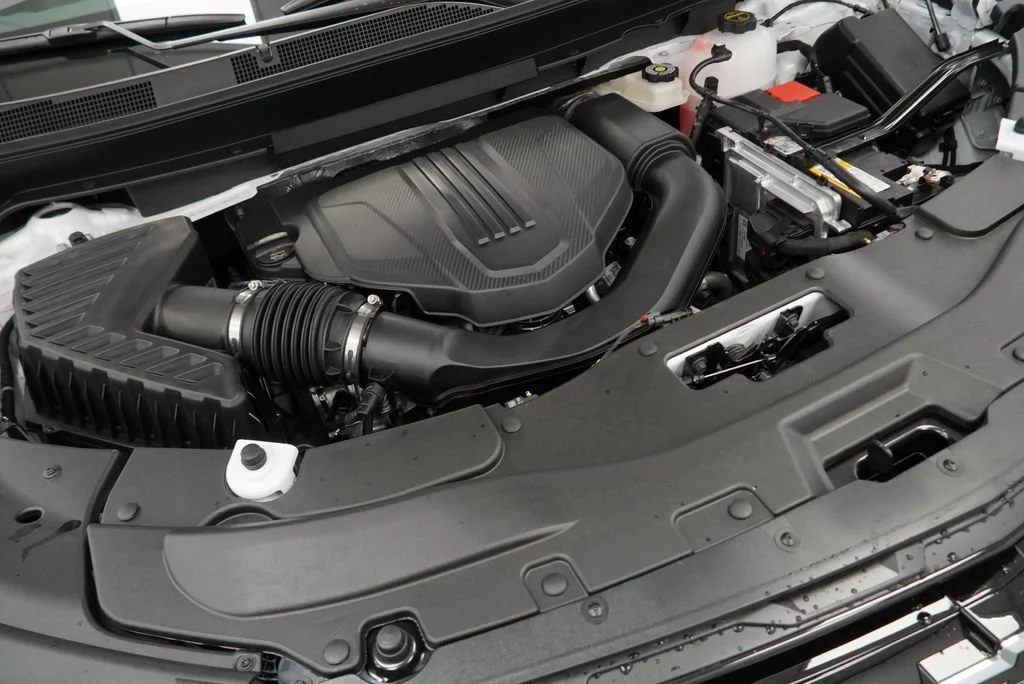 New 2027 Summit White Chevrolet LT image 40