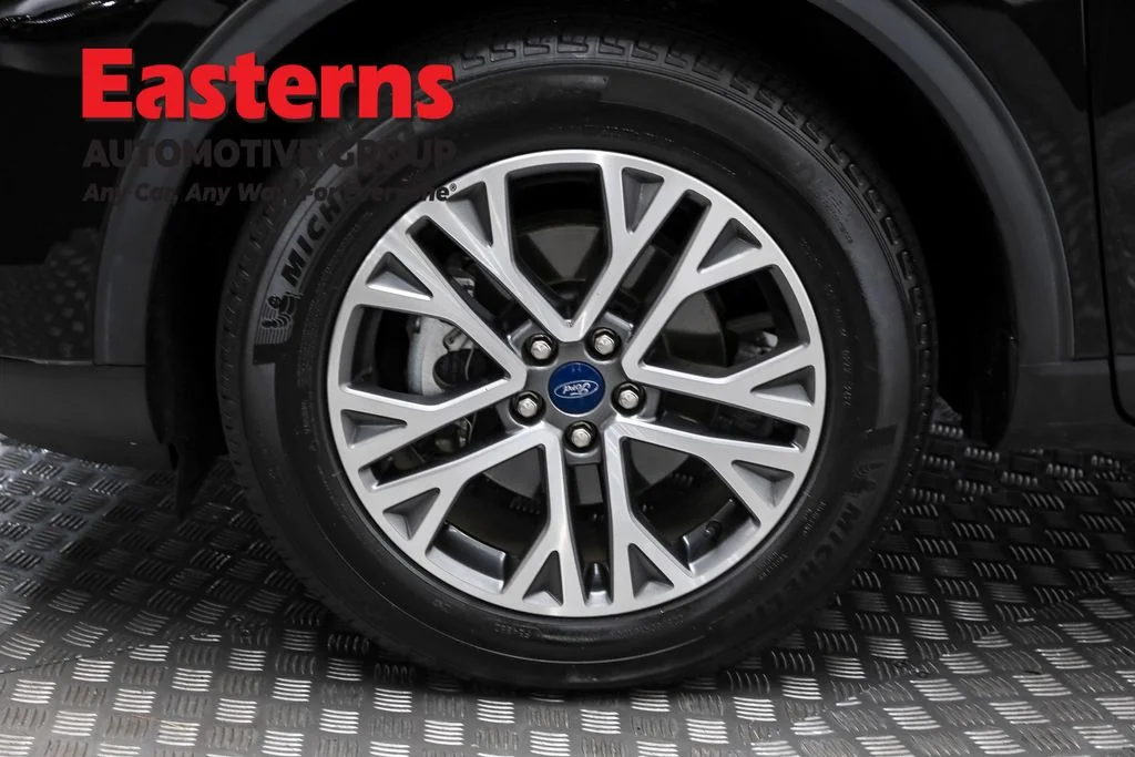 Used 2021 Black Ford SEL image 31