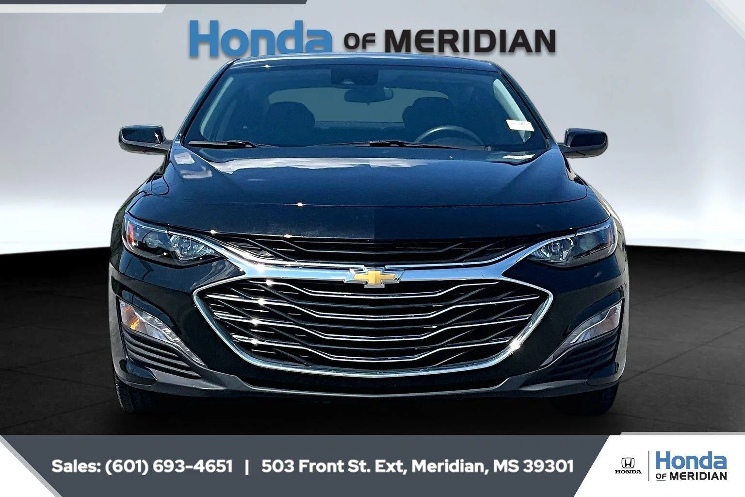 Used 2025 Mosaic Black Metallic Chevrolet LT image 3