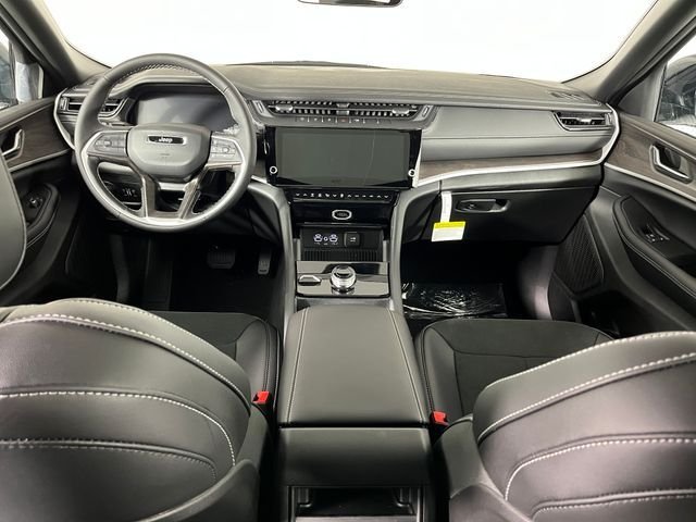 New 2026 Diamond Black Crystal Pearl-Coat Exterior Paint Jeep Altitude image 8