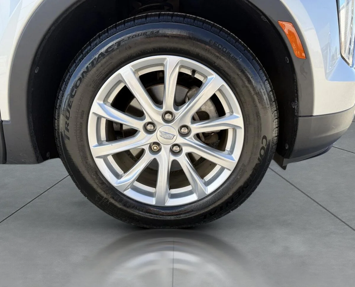 Used 2019 Silver Cadillac Luxury Fwd image 12
