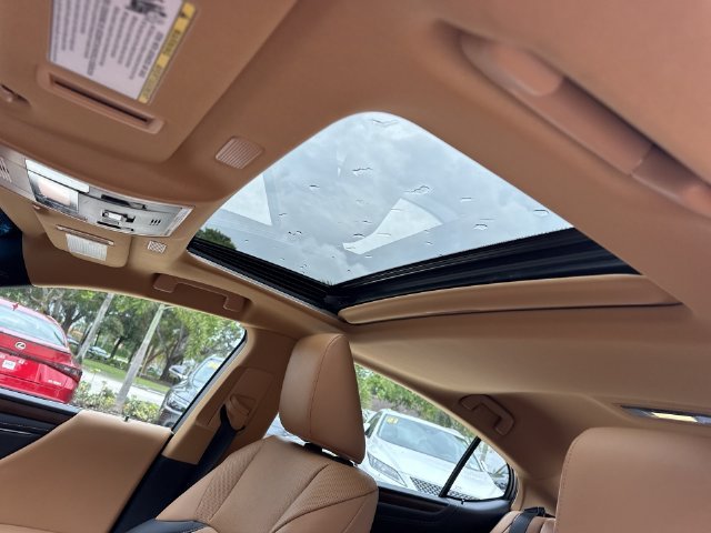 2024 Lexus ES 350 - Photo 22