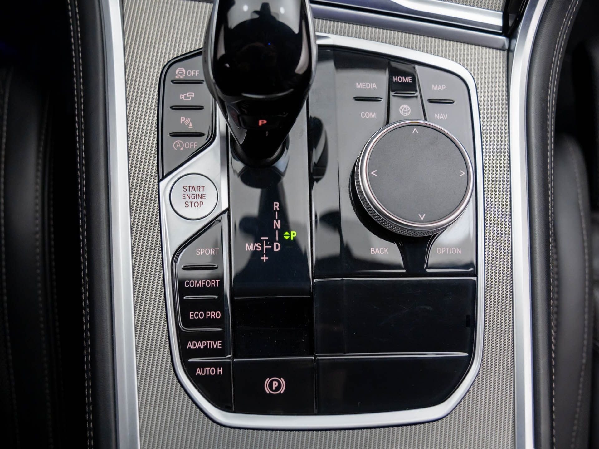 2025 BMW 8 Series M850i - Photo 21