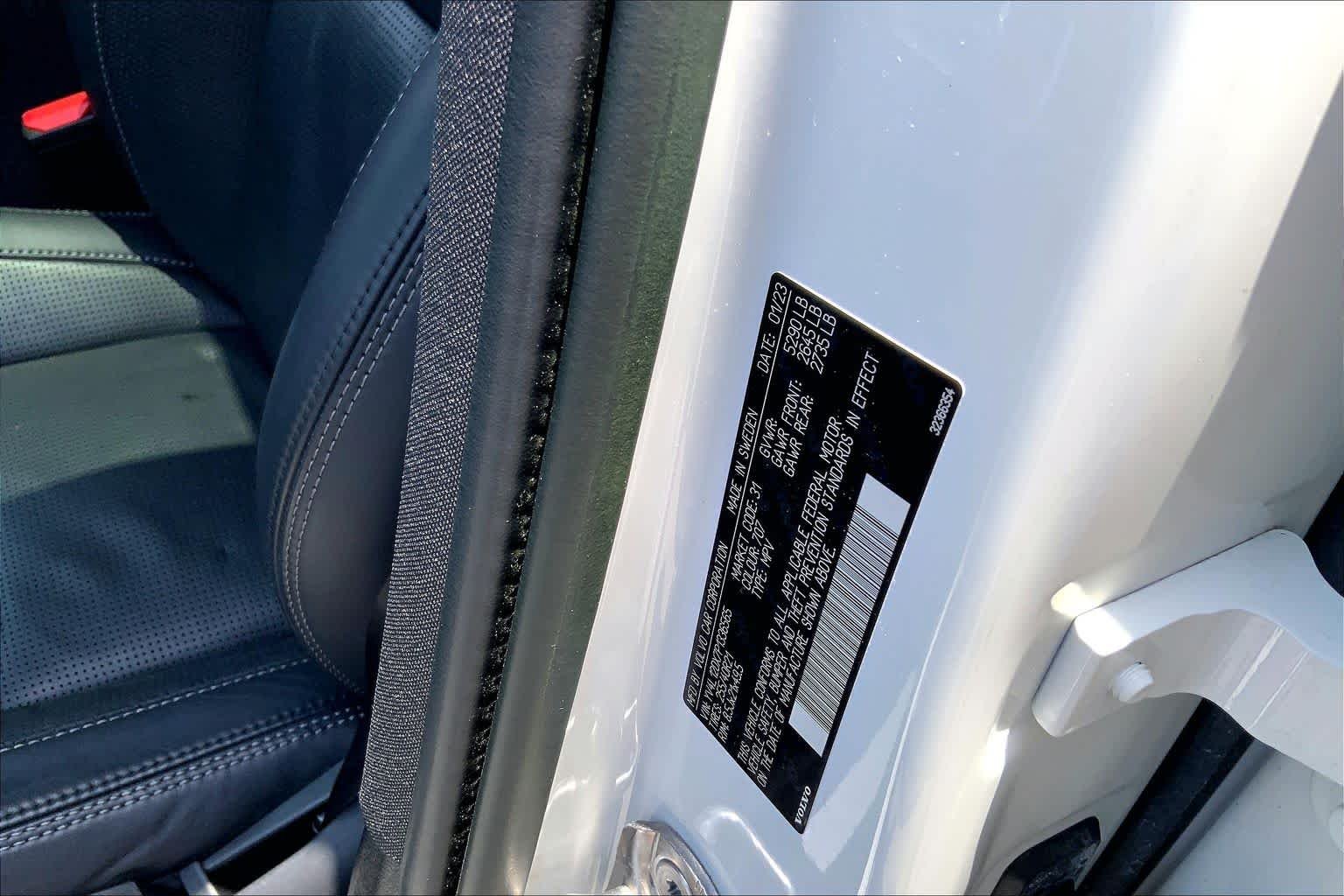 Used 2023 Crystal White Metallic Volvo Ultimate Dark Theme image 35