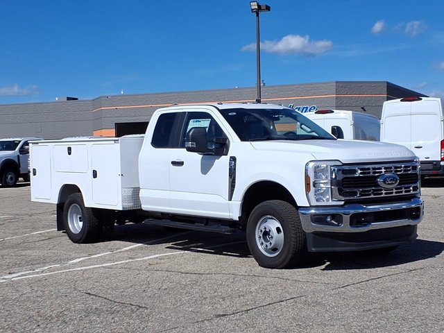 2025 Ford F-350 Chassis Cab XL