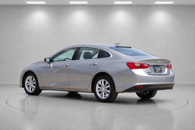 Used 2025 Gray Chevrolet LT image 5