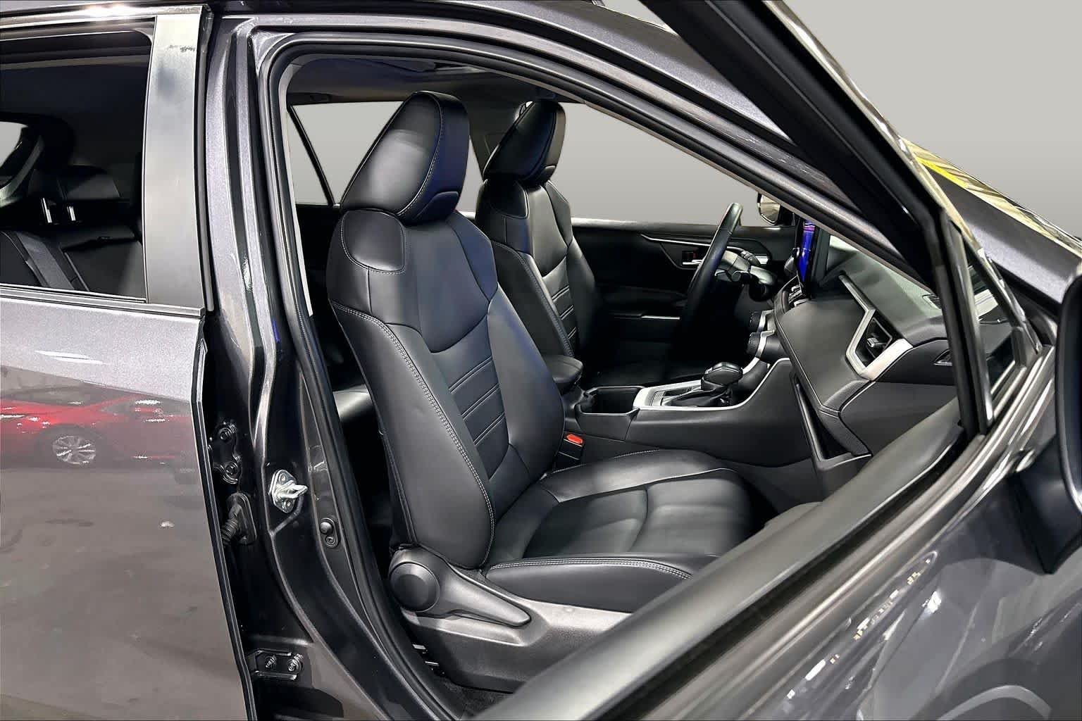 Used 2024 Magnetic Gray Metallic Toyota XLE Premium image 9