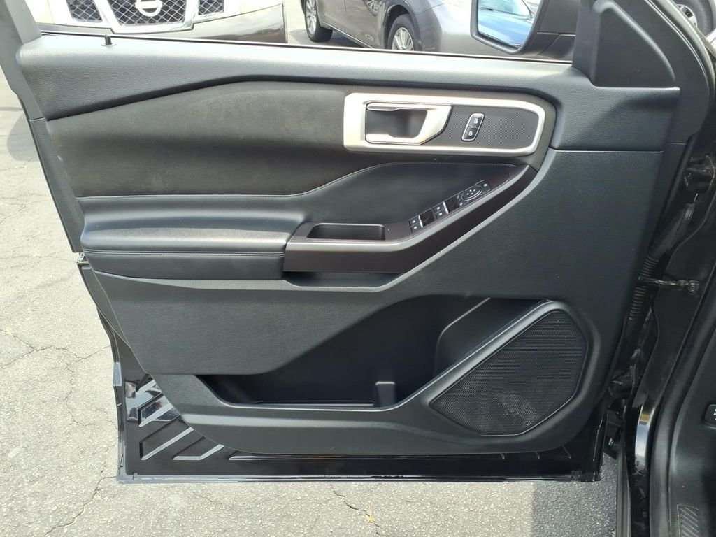 Used 2020 Black Metallic Ford XLT image 9