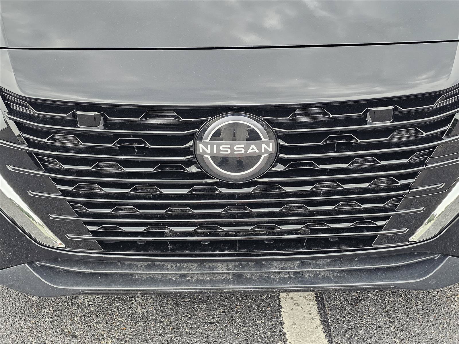 Used 2024 Super Black Nissan SV image 3