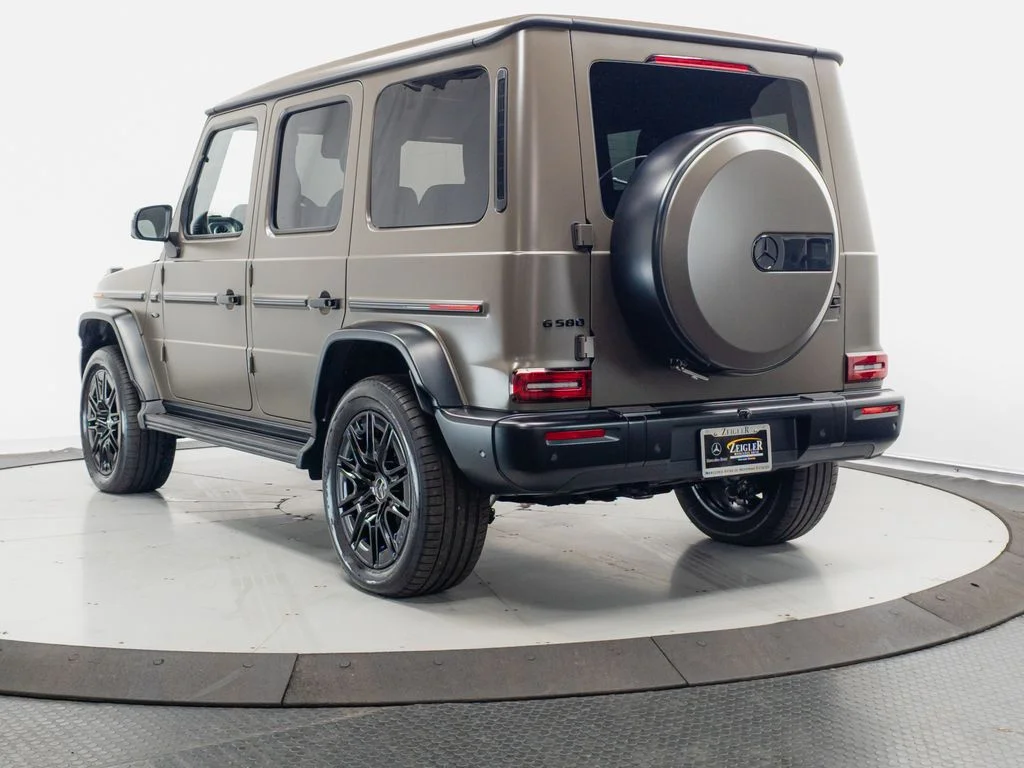Certified Used 2025 MANUFAKTUR Dark Olive Green Magno Mercedes-Benz G 580 image 30