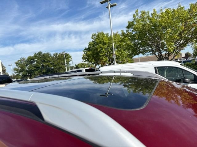 Used 2020 Red Nissan SL image 5