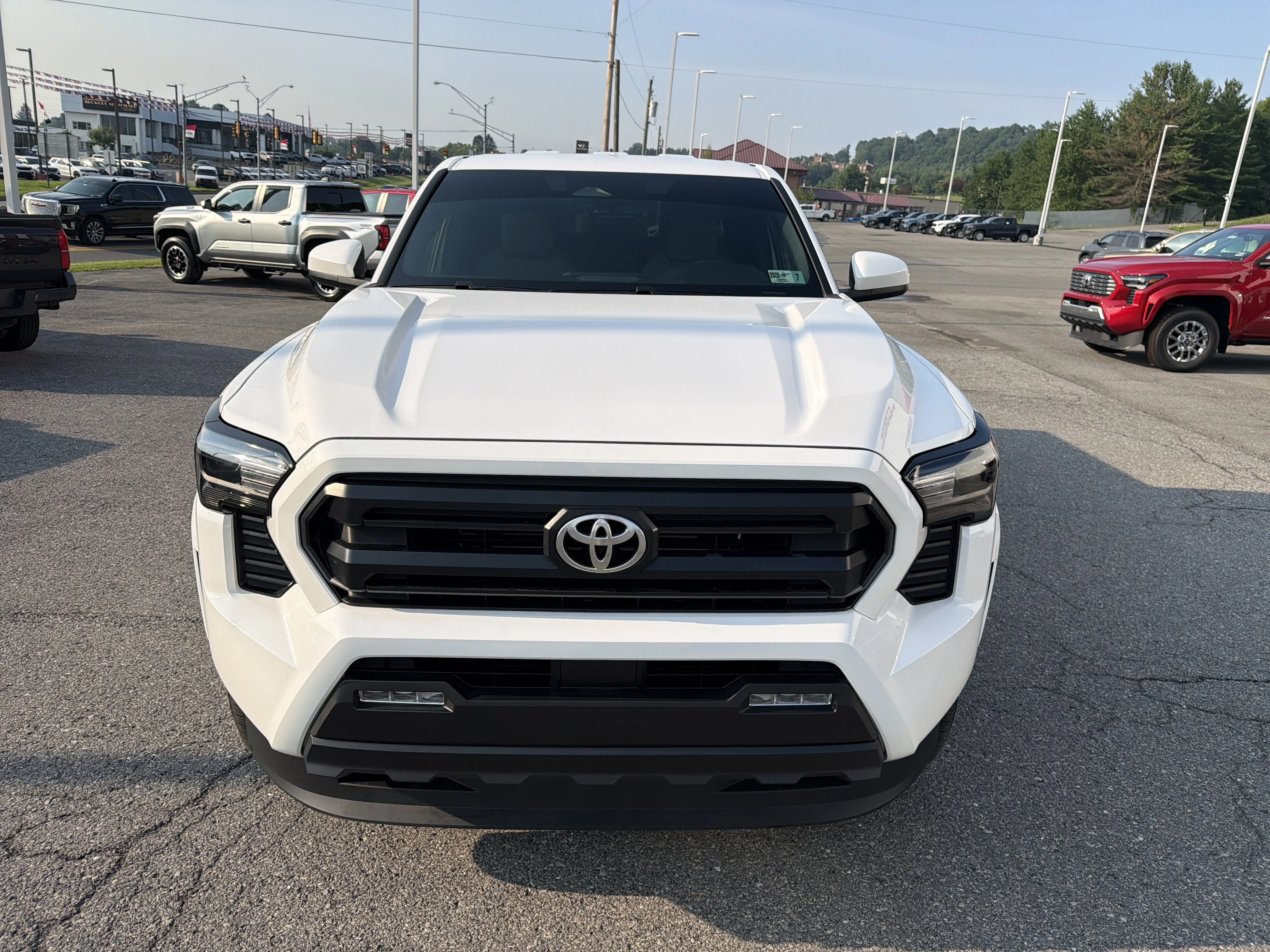 2024 Toyota Tacoma SR5 - Photo 8