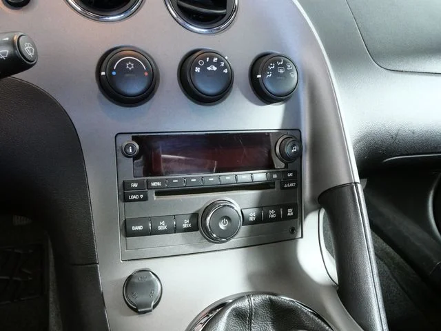 Used 2006 Black Pontiac Base image 19