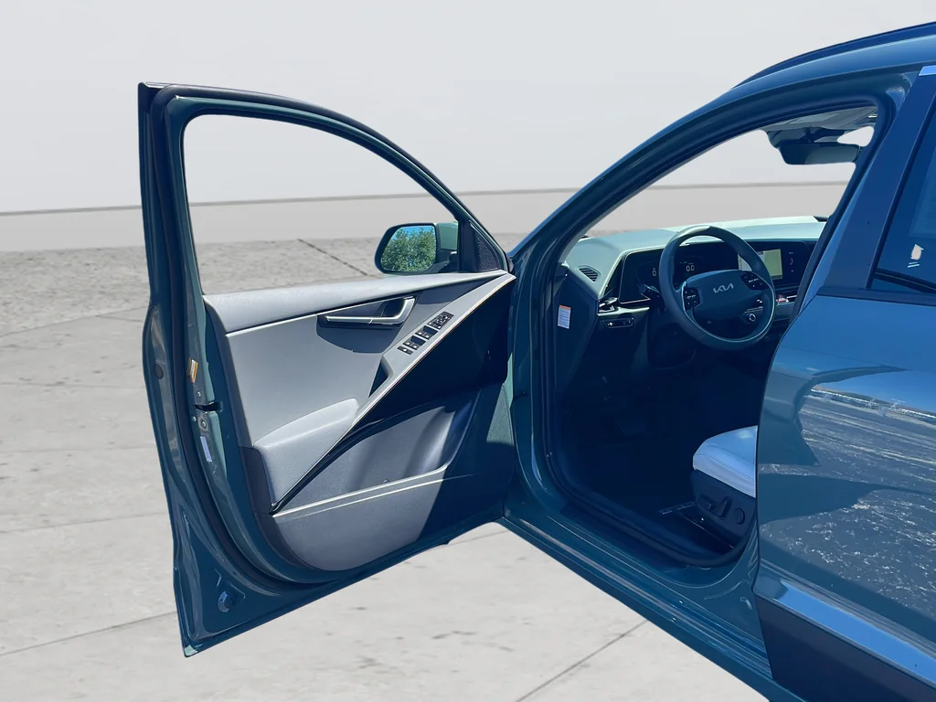 Used 2023 Green Kia EX image 34
