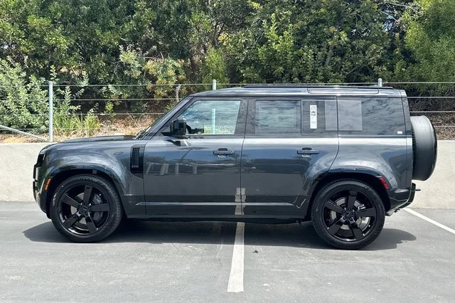 New 2026 Carpathian Grey Land Rover X-Dynamic SE image 2