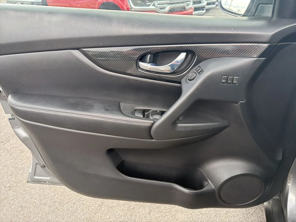 Used 2018 Gray Nissan SL image 24