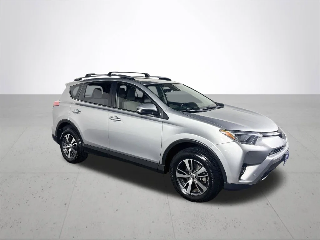 Used 2018 Silver Sky Metallic Toyota XLE image 4