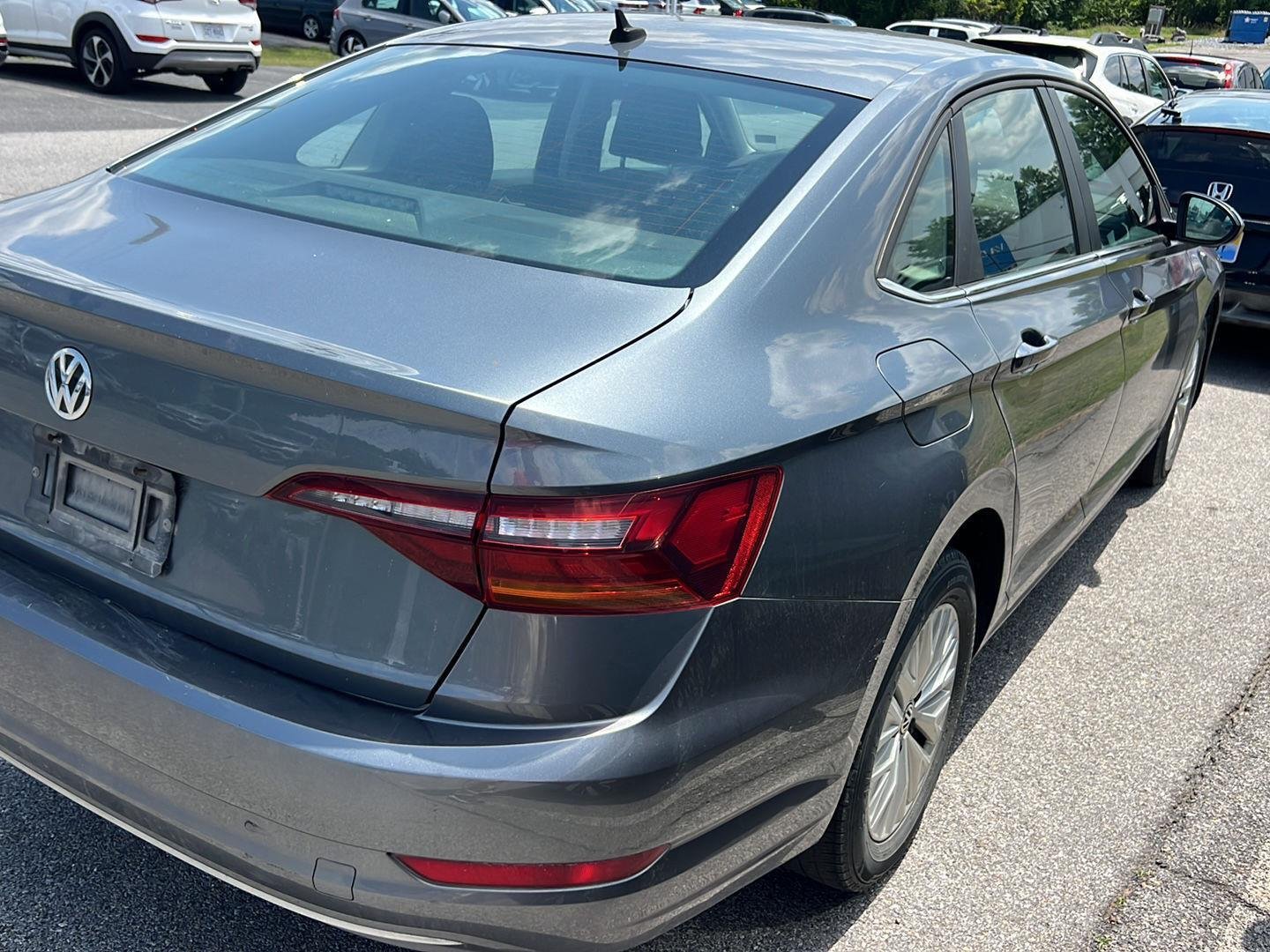 Used 2019 Platinum Gray Metallic Volkswagen SE image 6