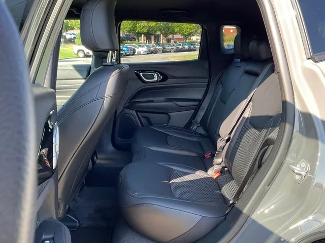 New 2026 Sting-Gray Clearcoat Jeep Latitude image 23