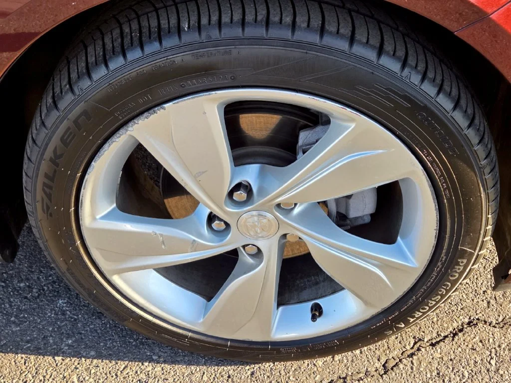 Used 2018 Red Buick Preferred image 9