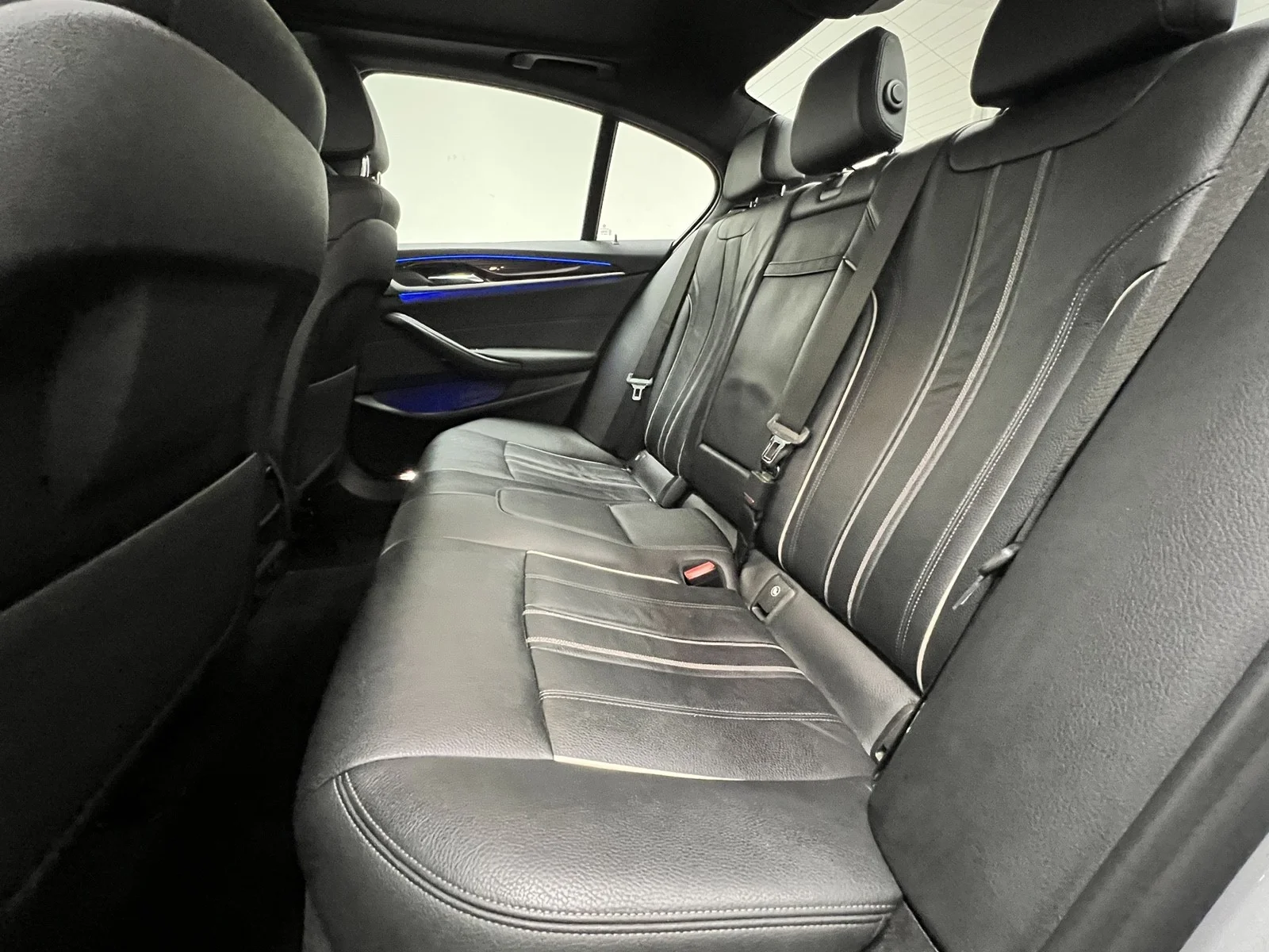 Used 2019 Glacier Silver Metallic BMW 530i xDrive image 31