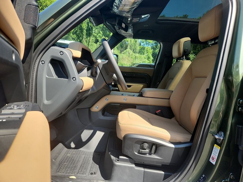 New 2026 Woolstone Green Metallic Land Rover X-Dynamic SE image 6