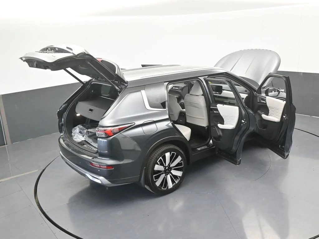 New 2026 Gray Mitsubishi SEL image 68