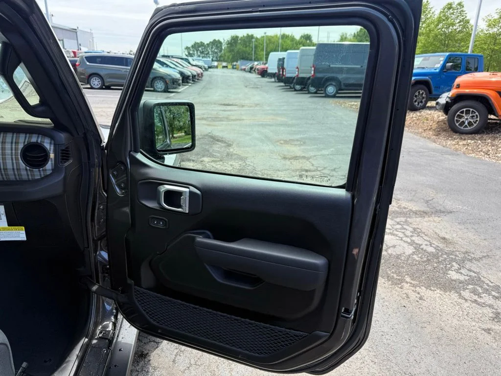 New 2026 Granite Crystal Metallic Clear-Coat Exterior Paint Jeep 85th Anniversary Edition image 50