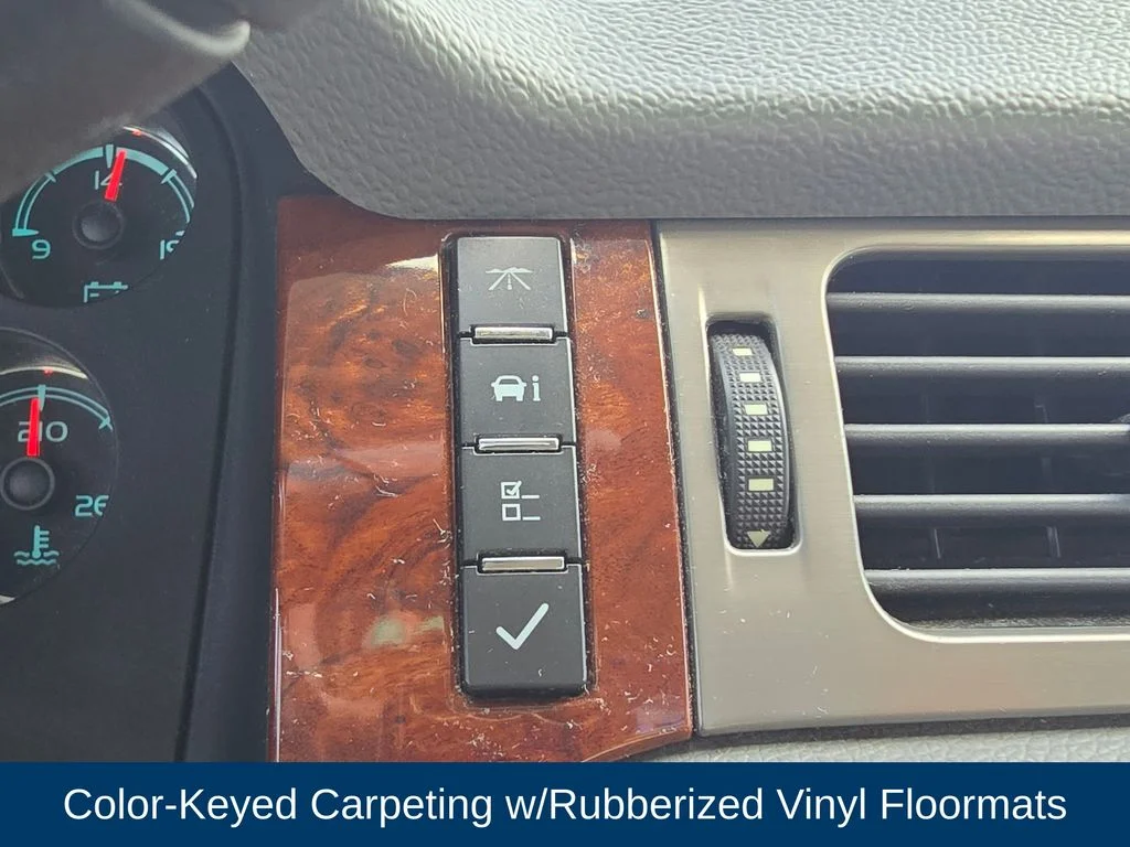 Used 2013 Silver Chevrolet LTZ image 33