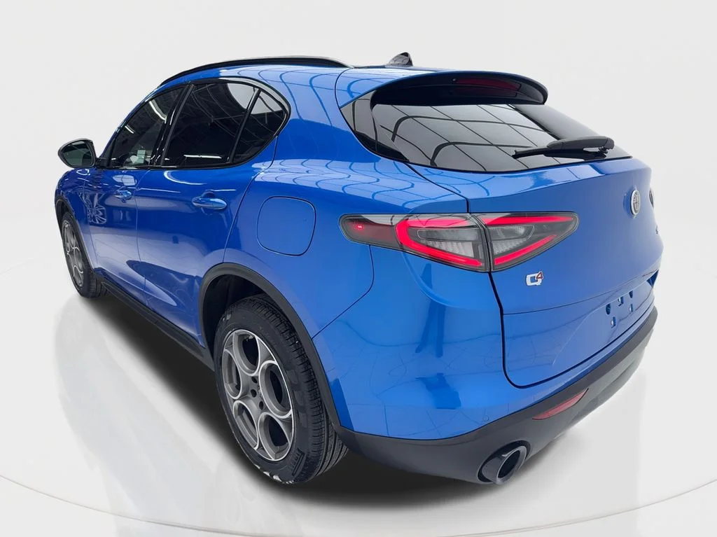New 2025 Blue Alfa Romeo Base image 11