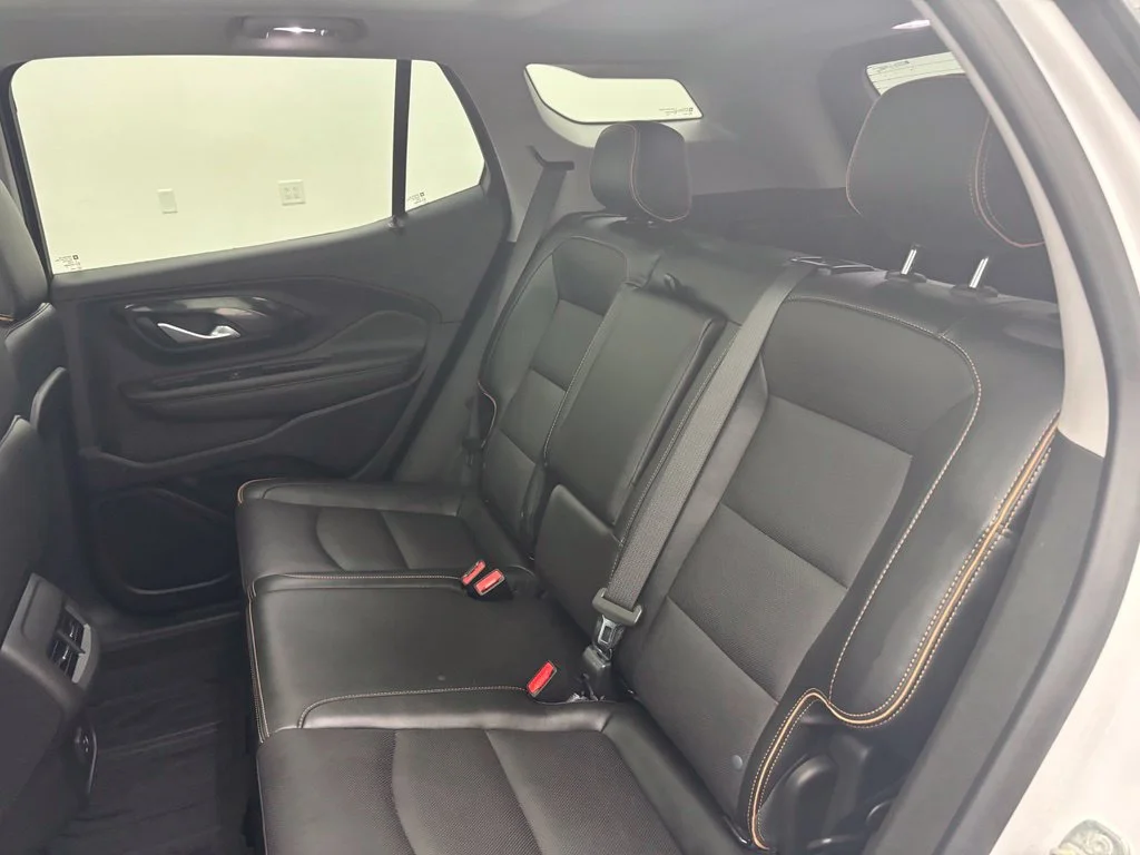 Used 2022 White GMC AT4 image 38