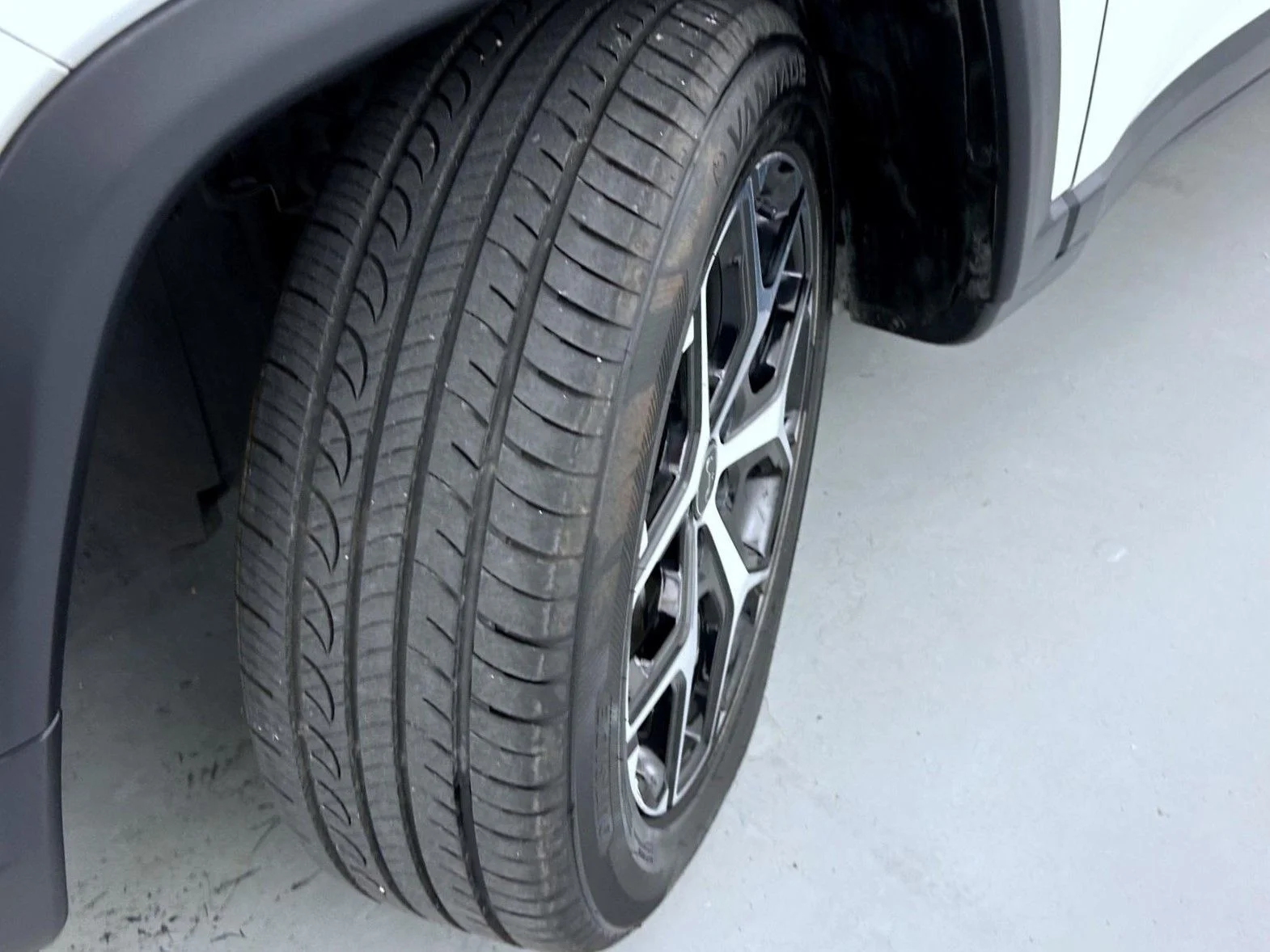 Used 2025 White Jeep Limited image 24