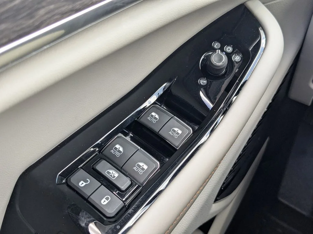 Used 2021 Silver Jeep Overland image 25