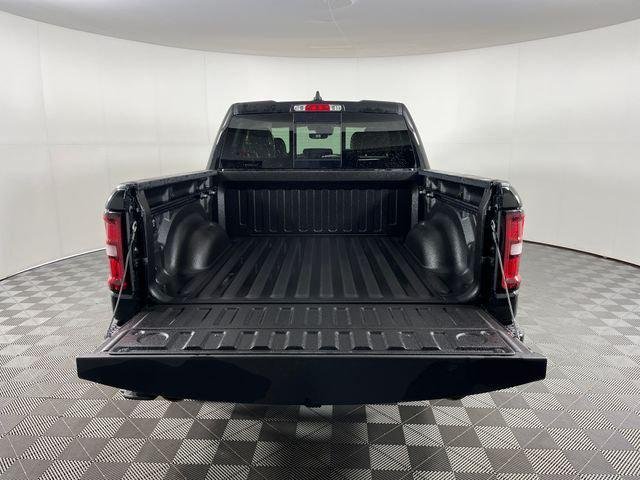New 2026 Diamond Black Crystal Pearl-Coat Exterior Paint RAM LARAMIE image 35