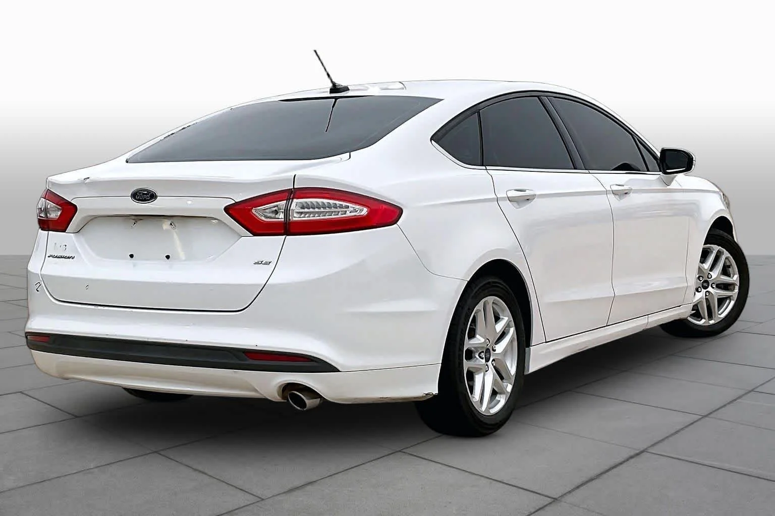 Used 2014 Oxford White Ford SE image 13