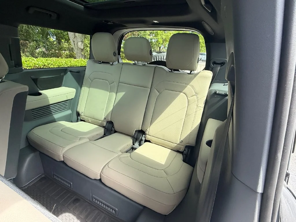 Used 2023 Black Land Rover SE image 26