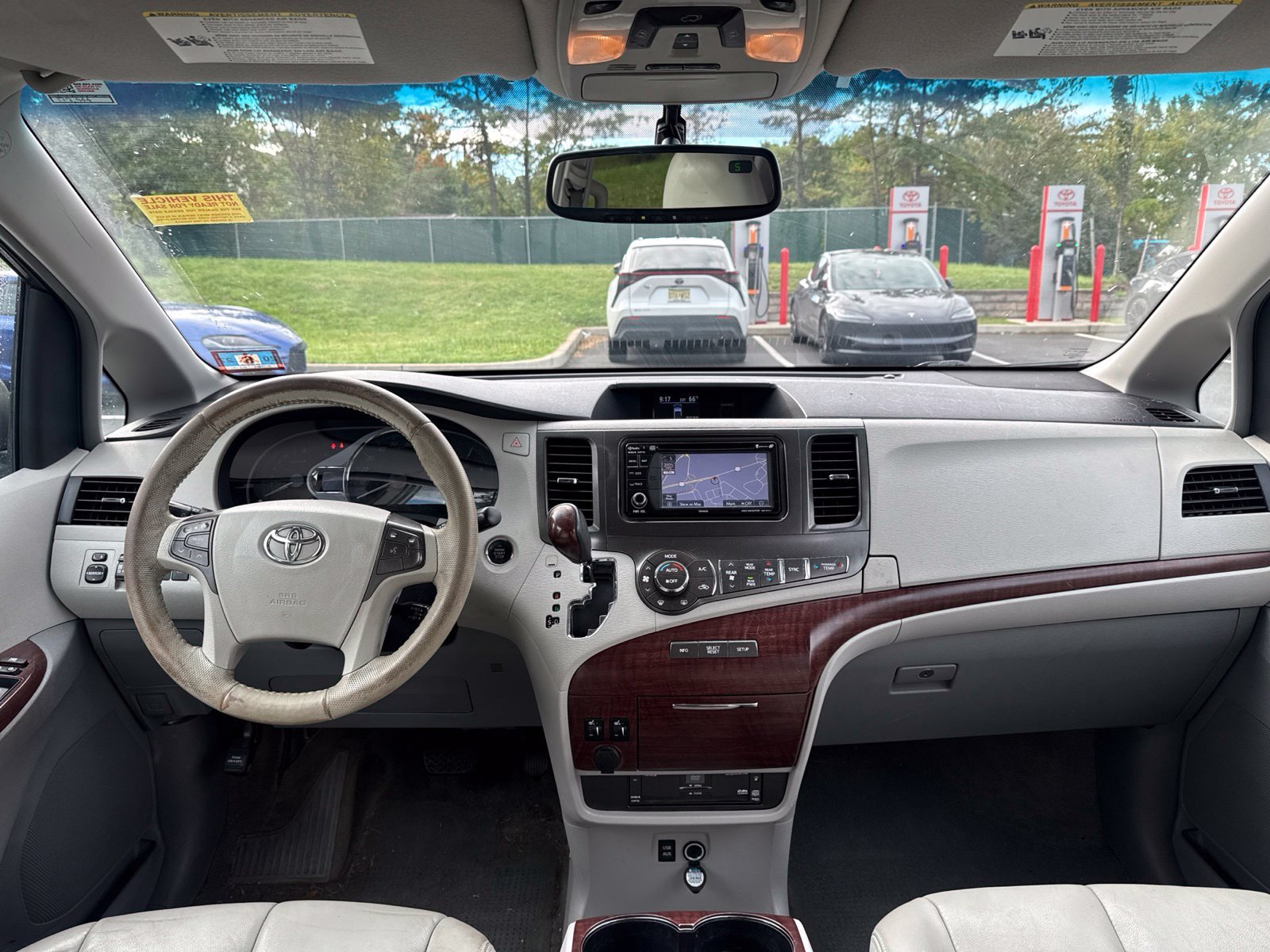 Used 2014 Gray Toyota XLE image 21