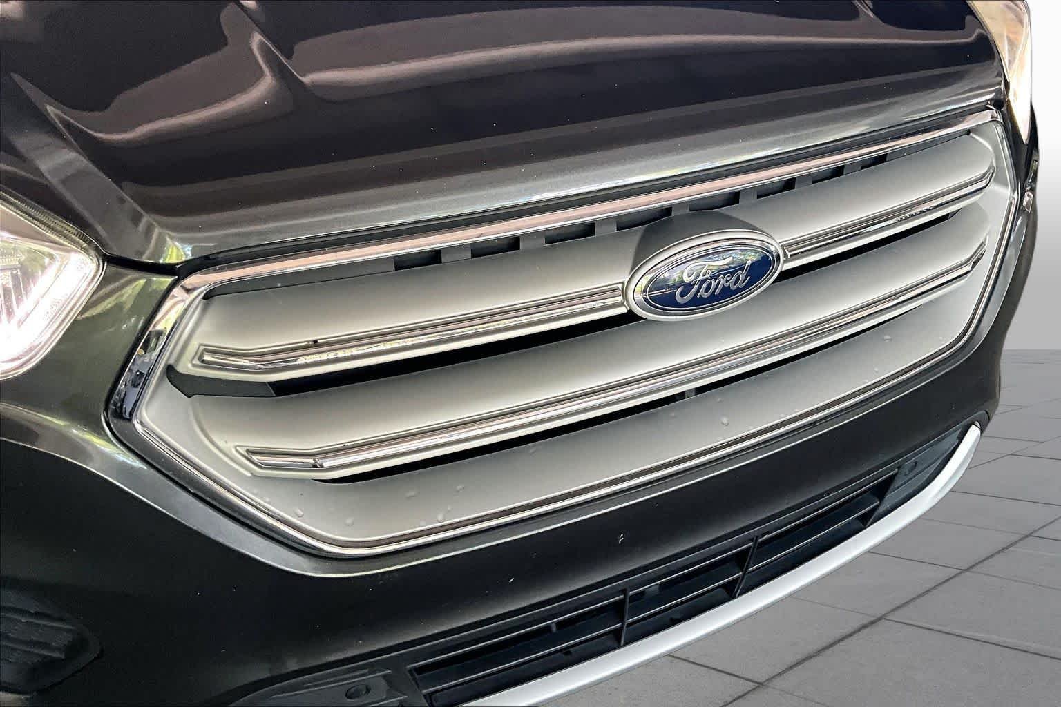 Used 2018 Magnetic Metallic Ford Titanium image 29