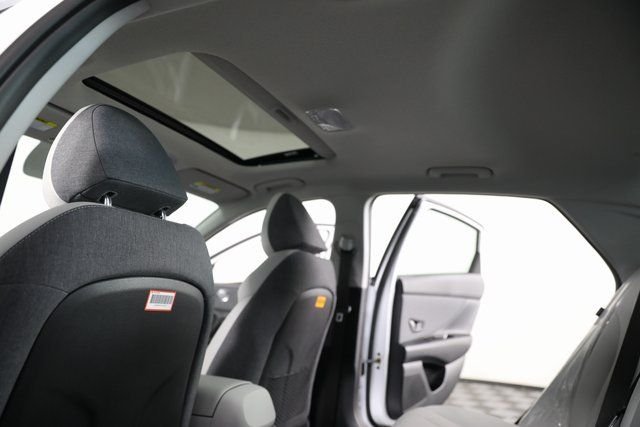 2025 Hyundai Elantra Limited - Photo 20