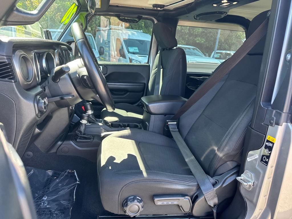 Certified Used 2020 Billet Silver Metallic Clearcoat Jeep Sport S image 12