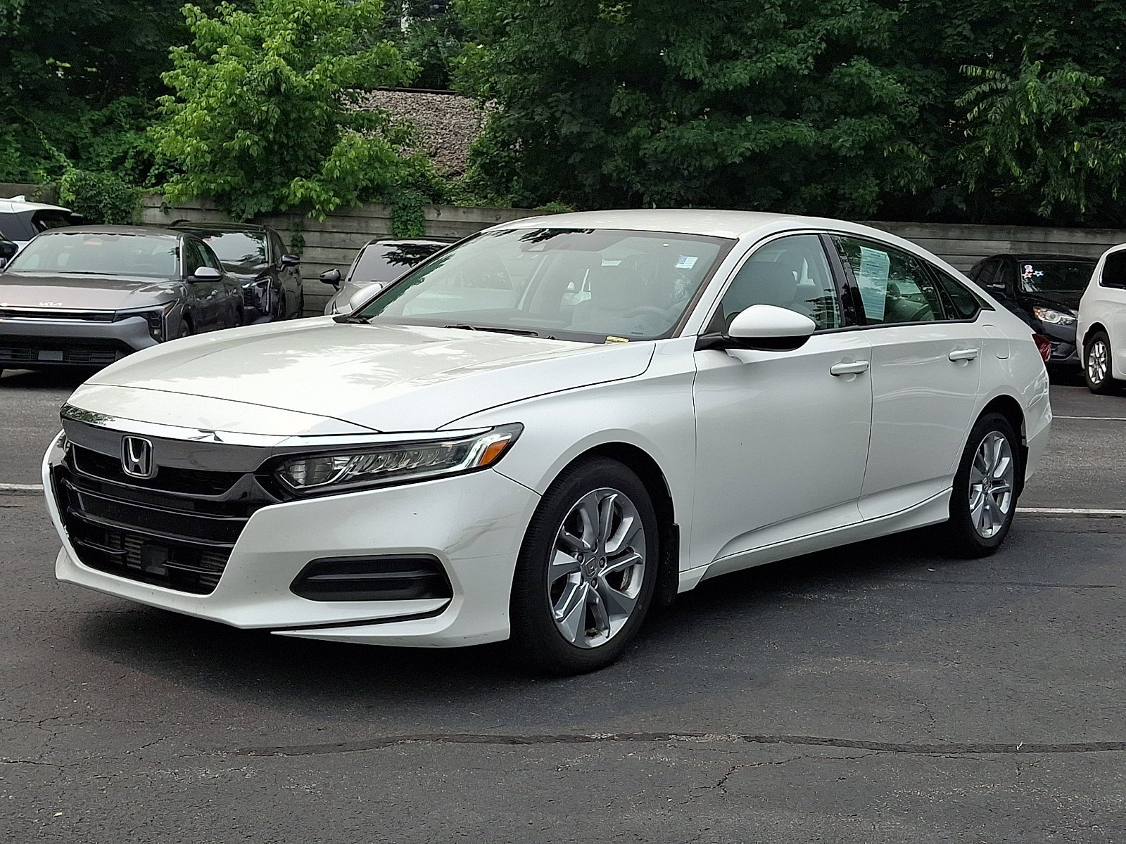 Certified Used 2018 Platinum White Honda LX 1.5T image 2