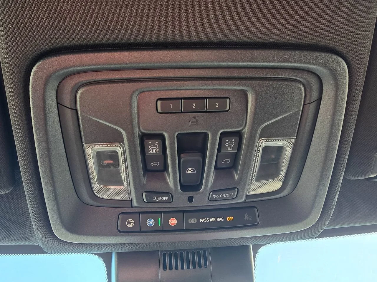 Used 2022 Black Chevrolet ZR2 image 23