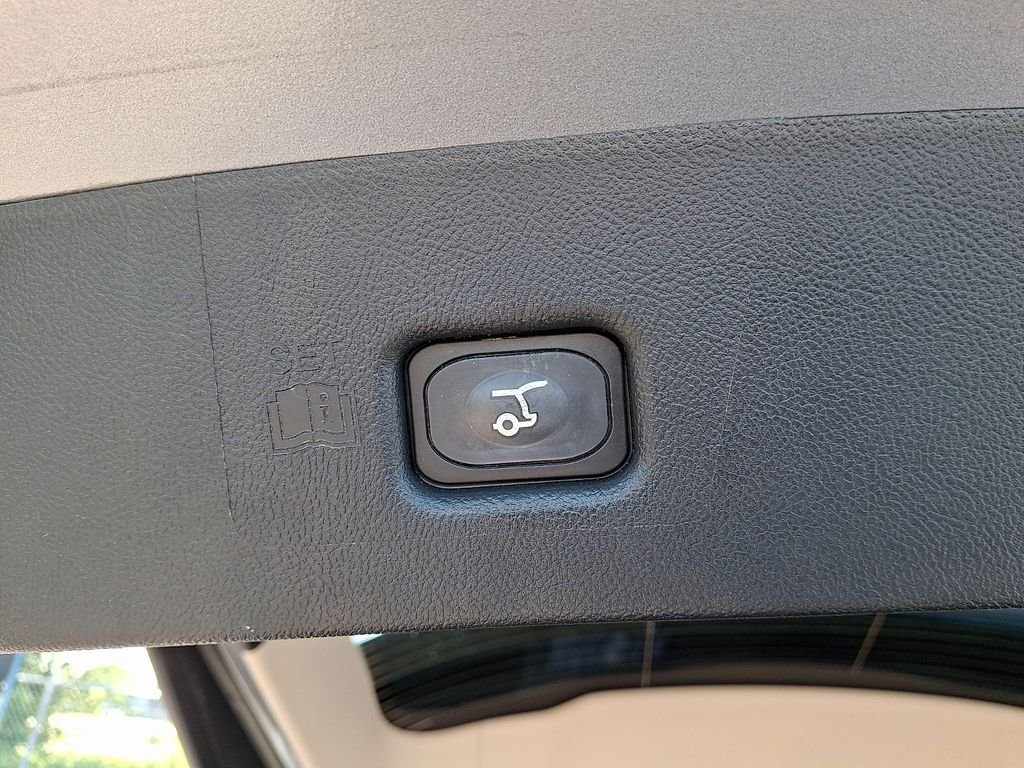 Used 2023 Silver Lincoln Reserve image 30