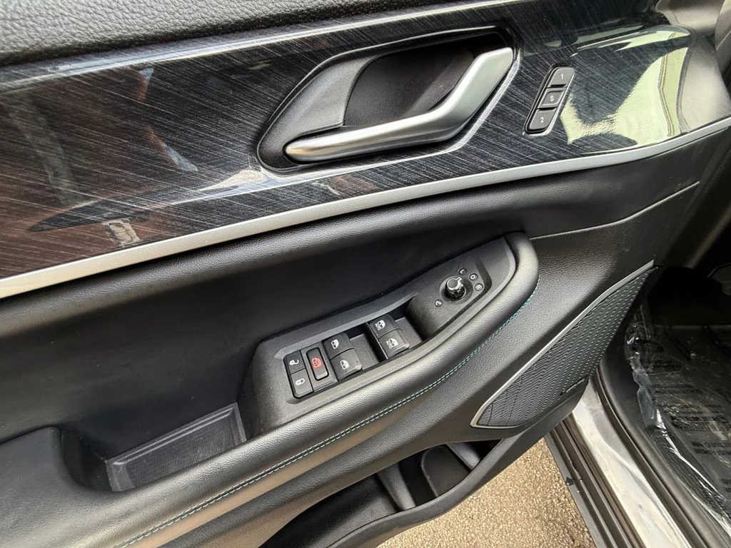 Used 2022 Gray Jeep Trailhawk 4xe image 11