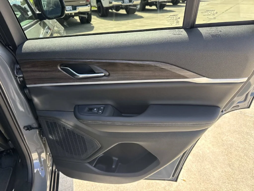 New 2027 Gray Jeep Laredo Altitude image 18