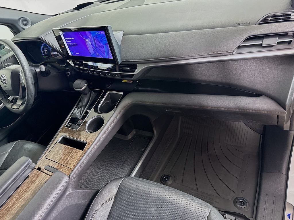 Used 2025 Wind Chill Pearl Toyota Platinum image 32