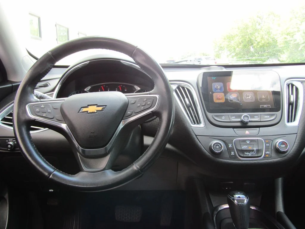 Used 2018 Blue Chevrolet LT image 5