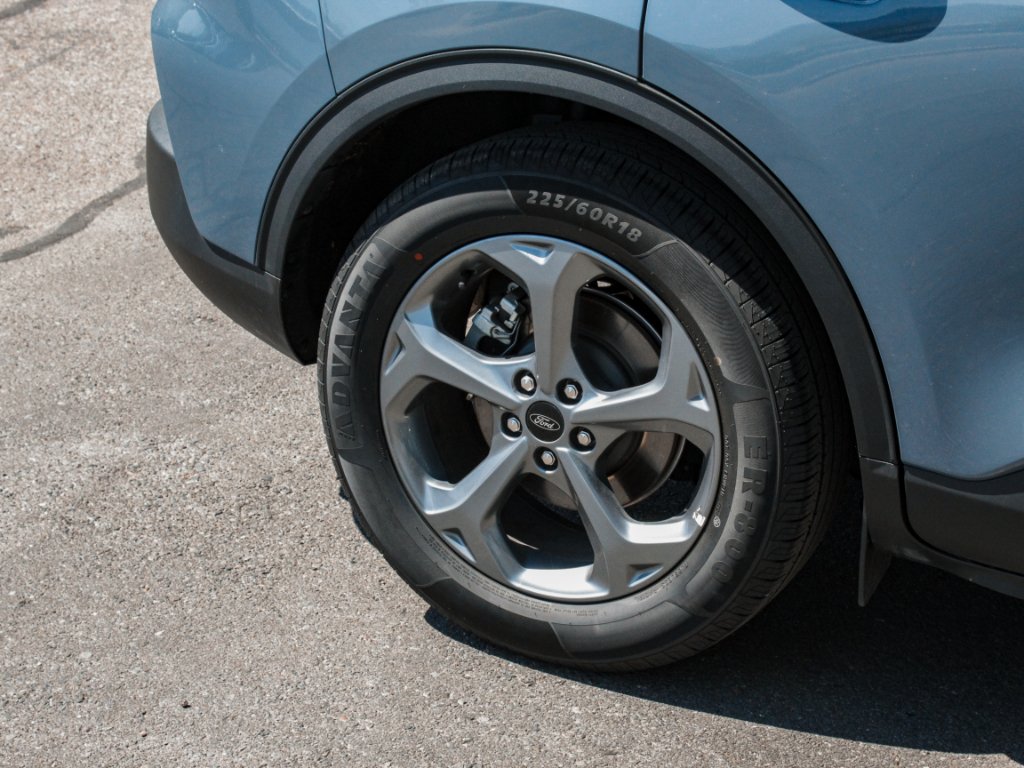 Used 2025 Vapor Blue Metallic Ford ST Line image 4