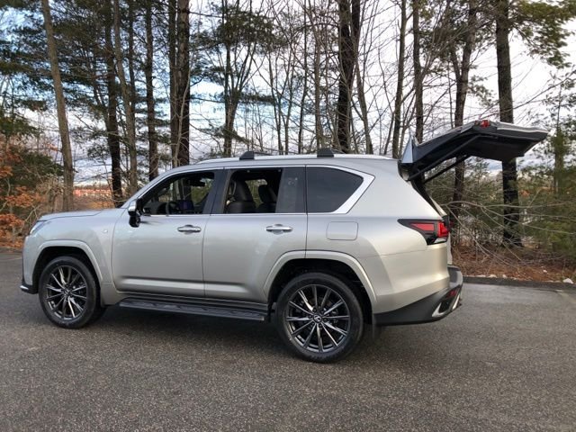 2026 Lexus LX 600 F-Sport - Photo 9